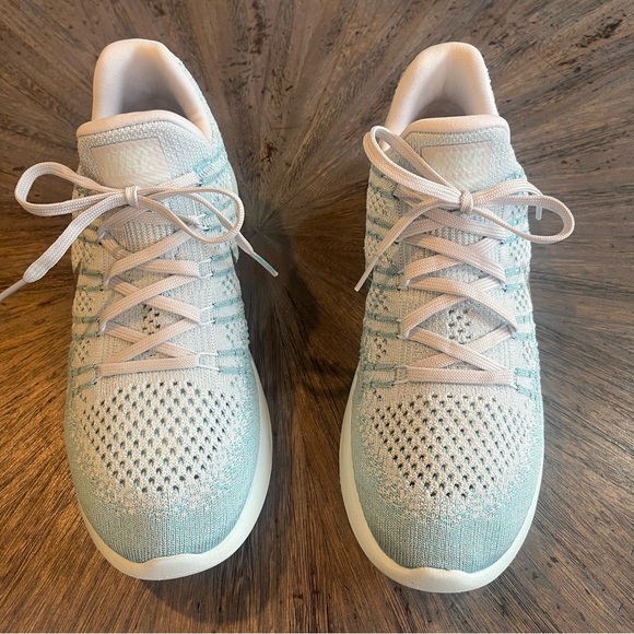 Nike Lunar Epic Low Flyknit Women’s Sz 9.5 M Shoes Grey Glacier Blue - Picture 3 of 10